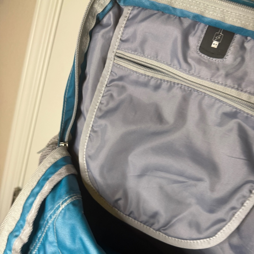 L.L. Bean Deluxe Backpack Teal - Picture 4 of 7